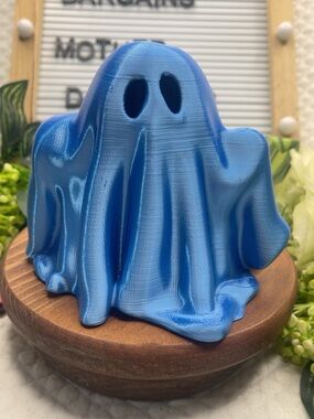 Blue 3D Printed Ghost Figurine Halloween Spooky Shelf Tabletop Decor

👻✨ Boo! Ad